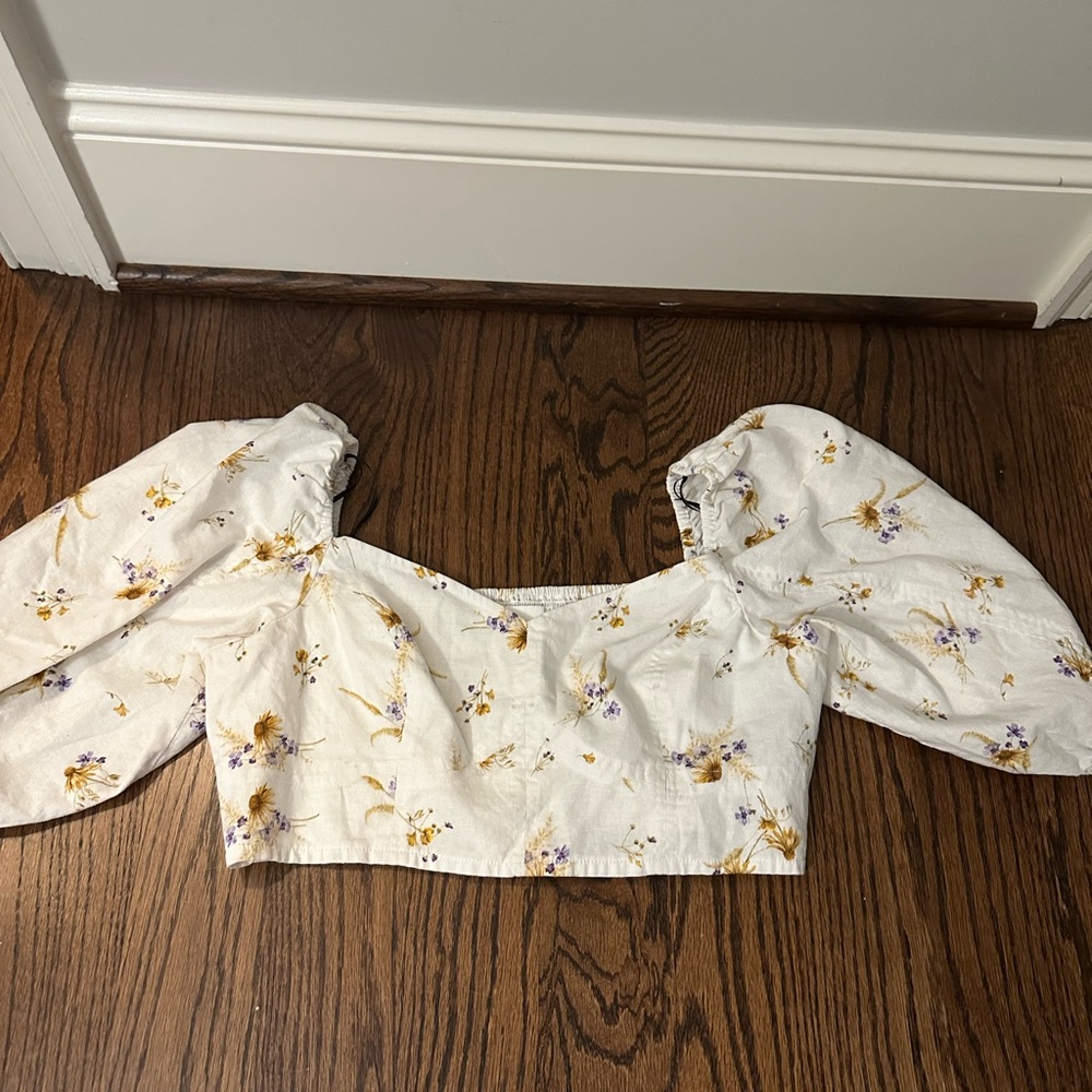 H&M Cream/Floral Puff Sleeve Crop Blouse